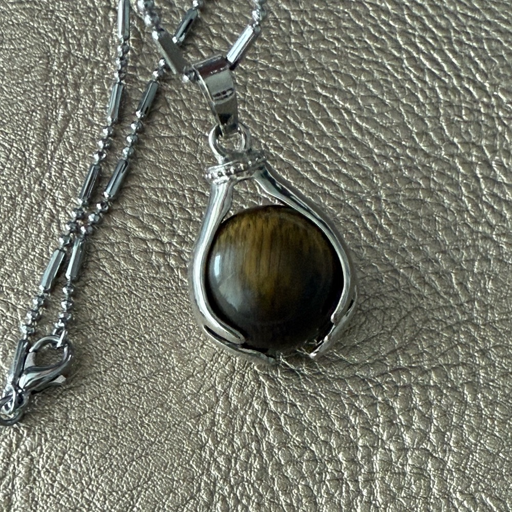 NWOT Tiger Eye Gemstone Pendant with Silver color chain - Picture 5 of 9